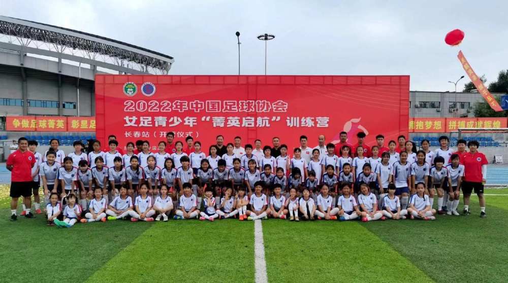 英媒footballtransfers的独家报道，阿森纳不会再继续尝试引进奥斯梅恩，而切尔西会继续尝试引进奥斯梅恩。